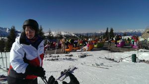 schicke Sitzmöbel mitten im Skigebiet